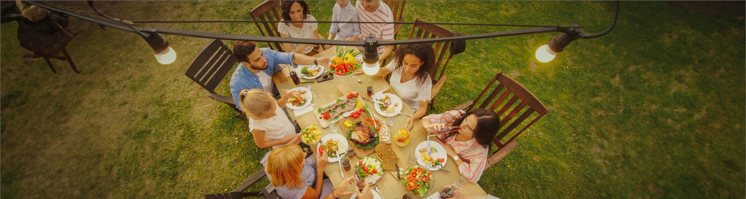 Семья за ужином